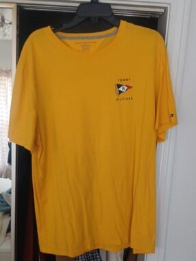 Mens Xl Tommy Hilfiger Tshirt